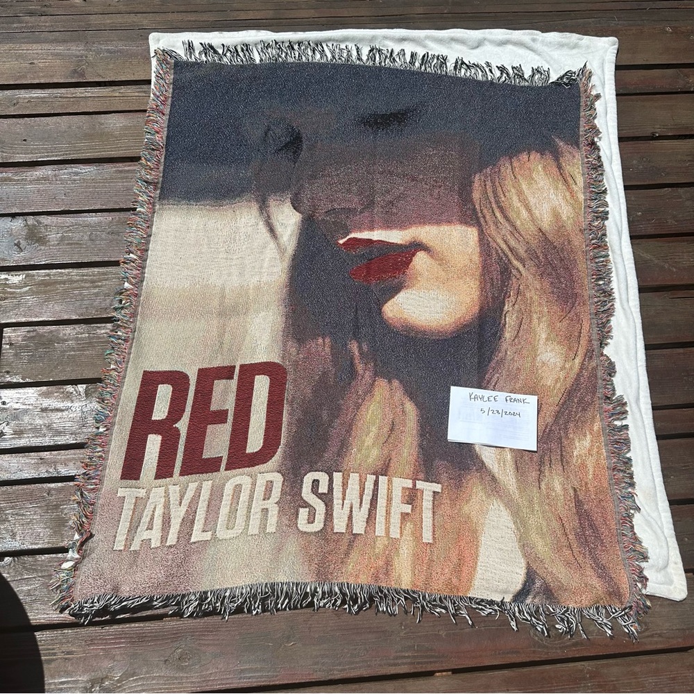 Taylor Swift Red blanket